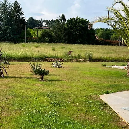 Double -vue Sur Jardin בית הארחה